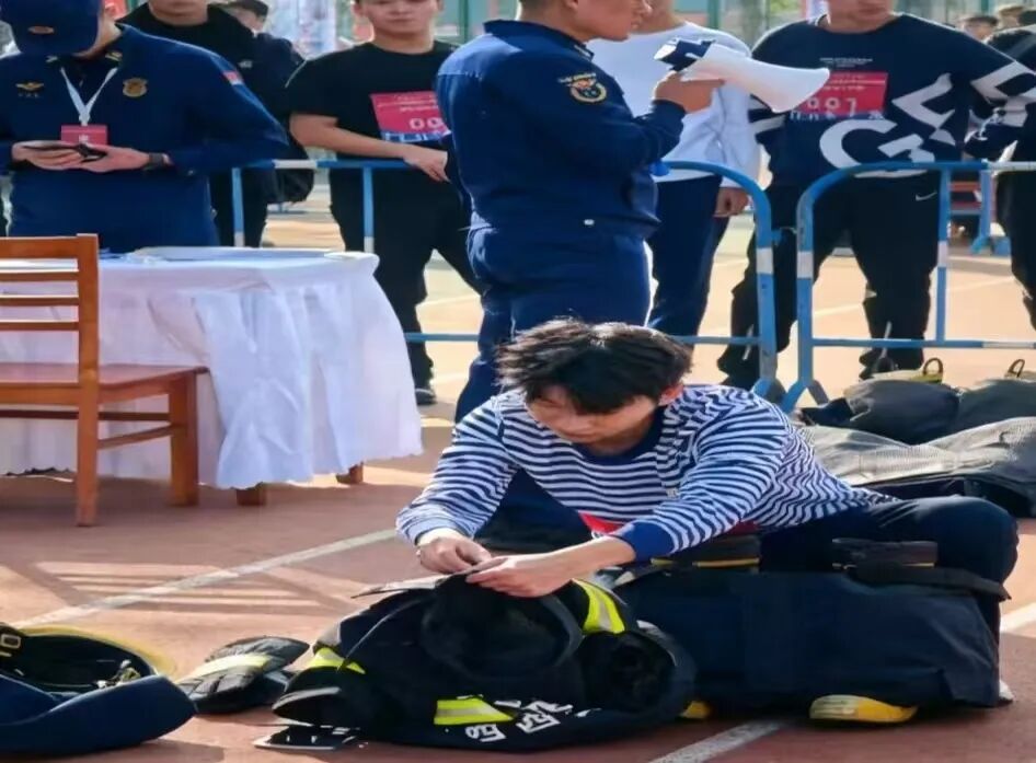 西安工商学院代表队在西安市第二届大学生消防运动会中斩获佳绩