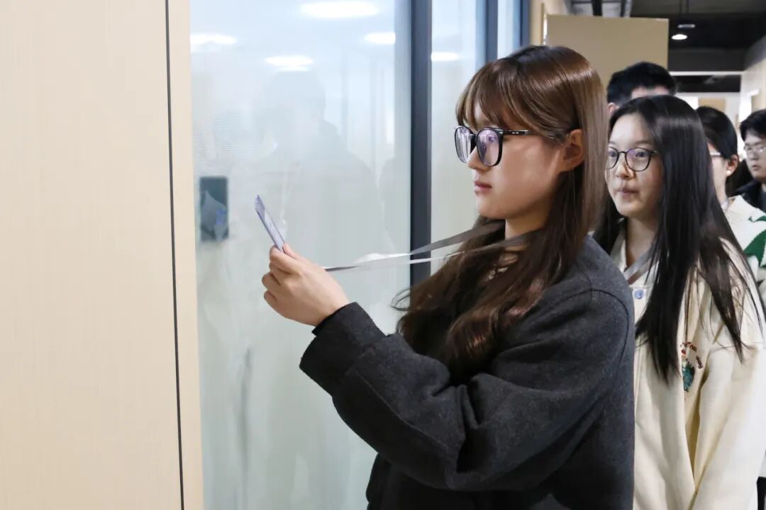 西安培华学院的毕业生职场生涯，从校园就开始！打破传统毕业生就业难的现实