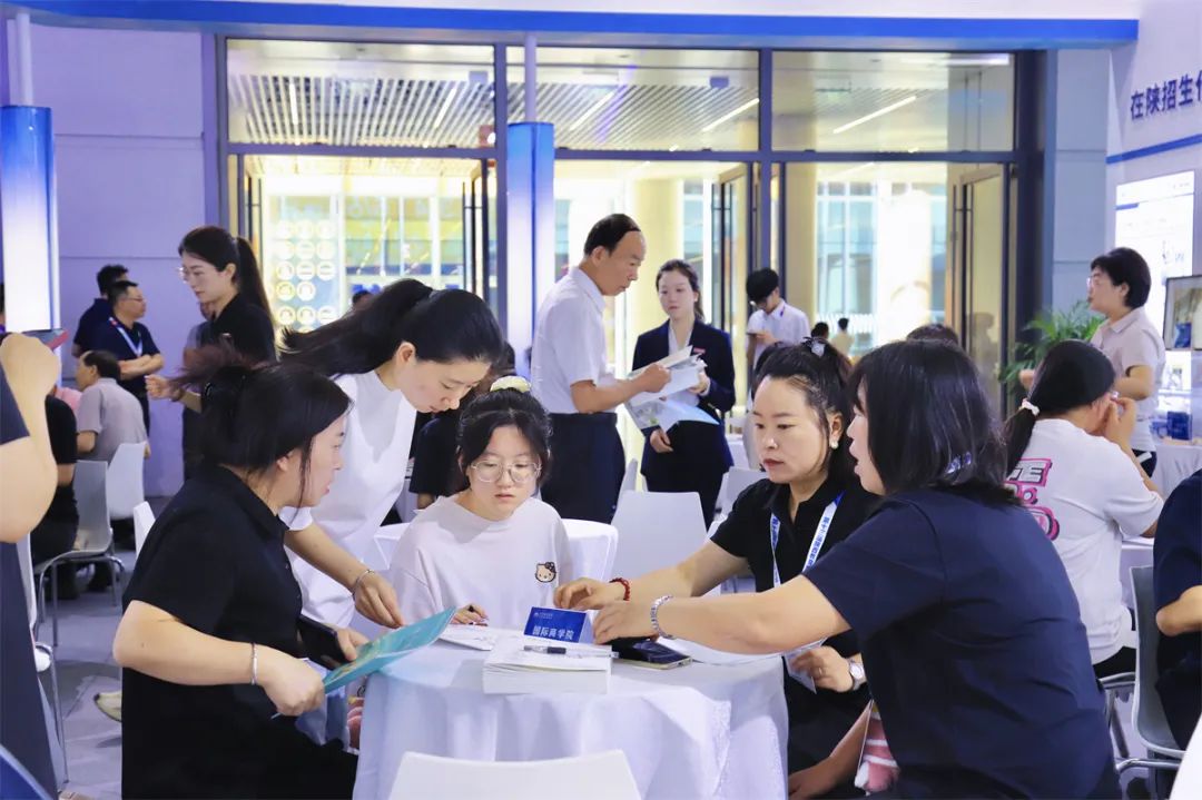 西安翻译学院闪耀第十三届陕西教育博览会