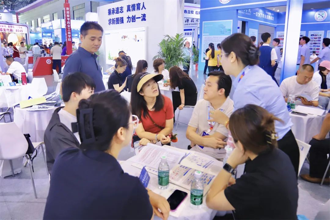 西安翻译学院闪耀第十三届陕西教育博览会