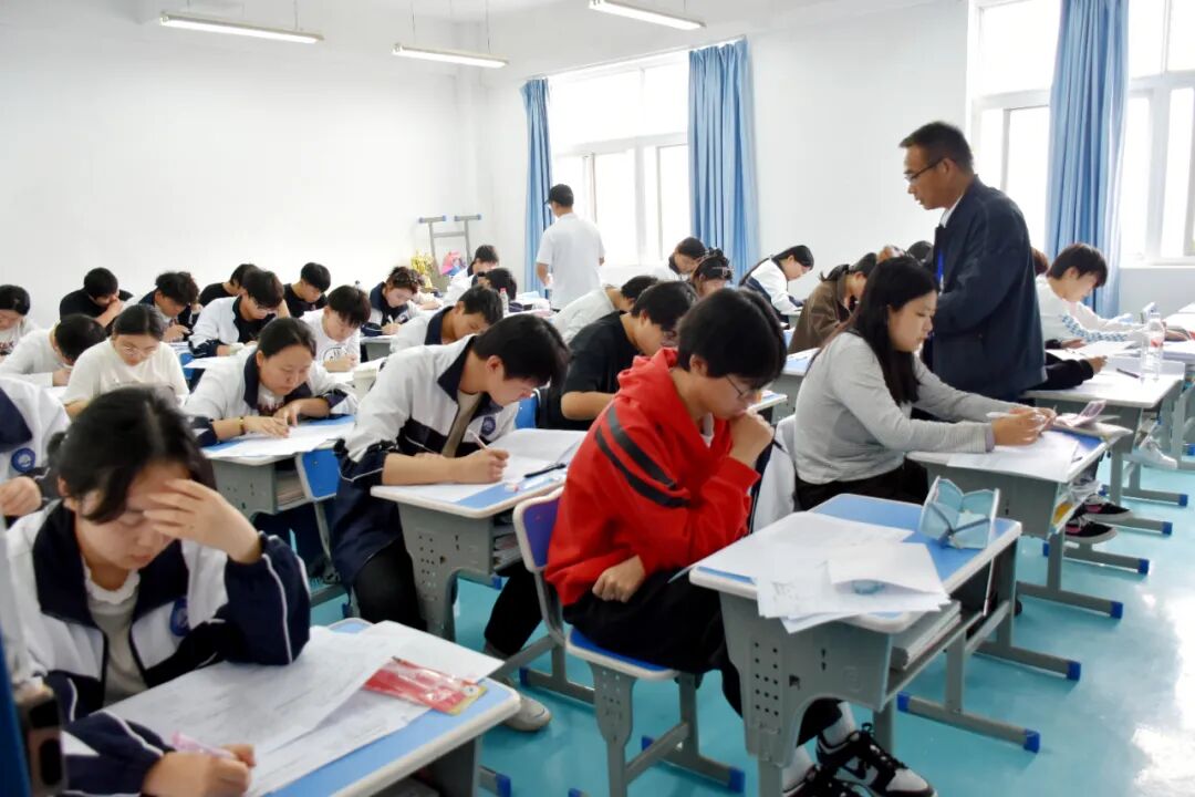 西安轨道交通技工学校开展职教单招文化课校内摸底测试