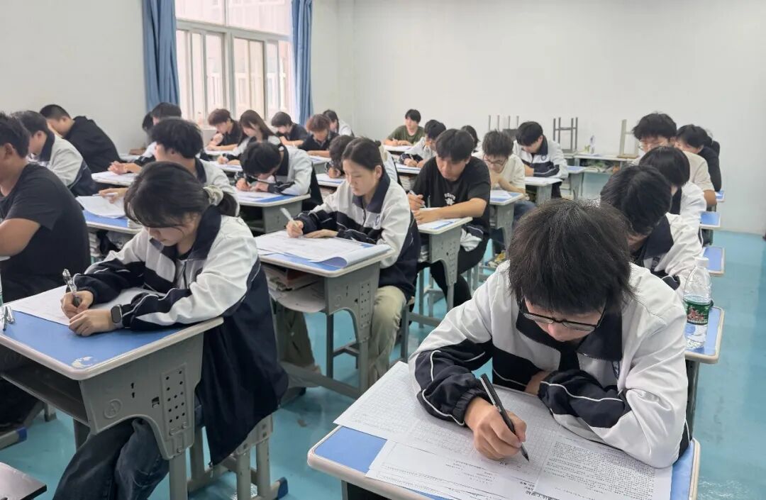 西安轨道交通技工学校开展职教单招文化课校内摸底测试