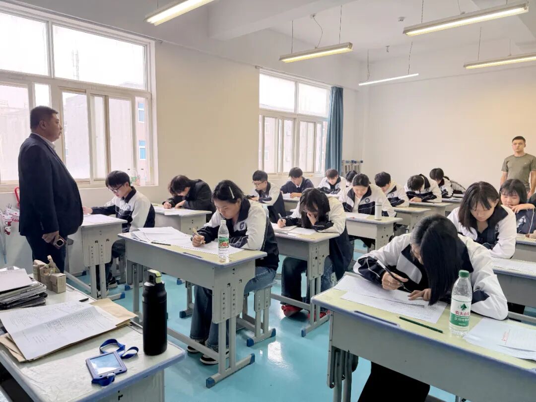 西安轨道交通技工学校开展职教单招文化课校内摸底测试