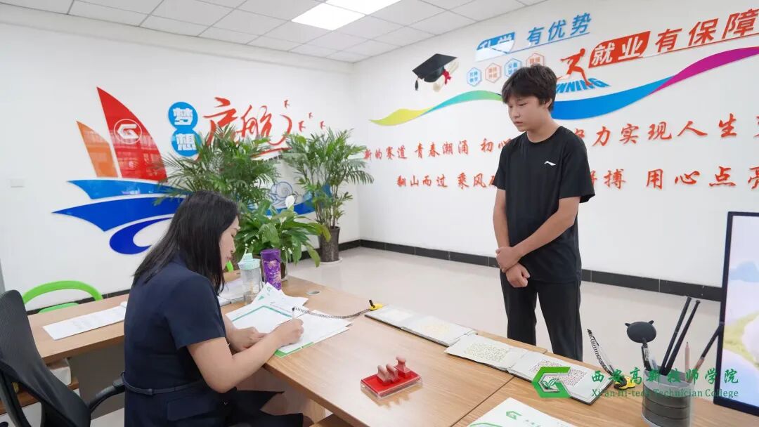 西安高新技师学院2026级新生顺利报到