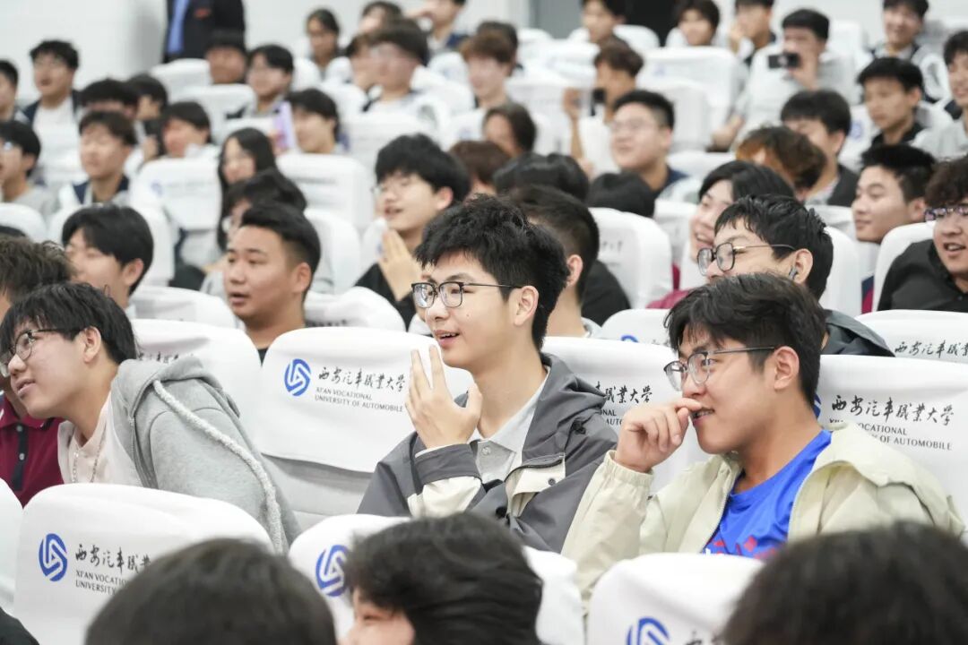 西安交通职业学校特邀魔术大师开展专场展演活动