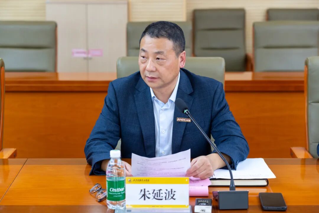 韩国国立全北大学对西安明德理工学院进行友好访问