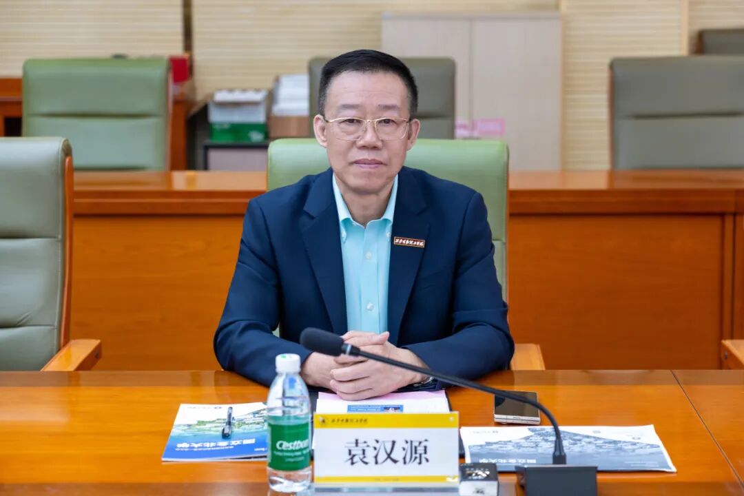 韩国国立全北大学对西安明德理工学院进行友好访问
