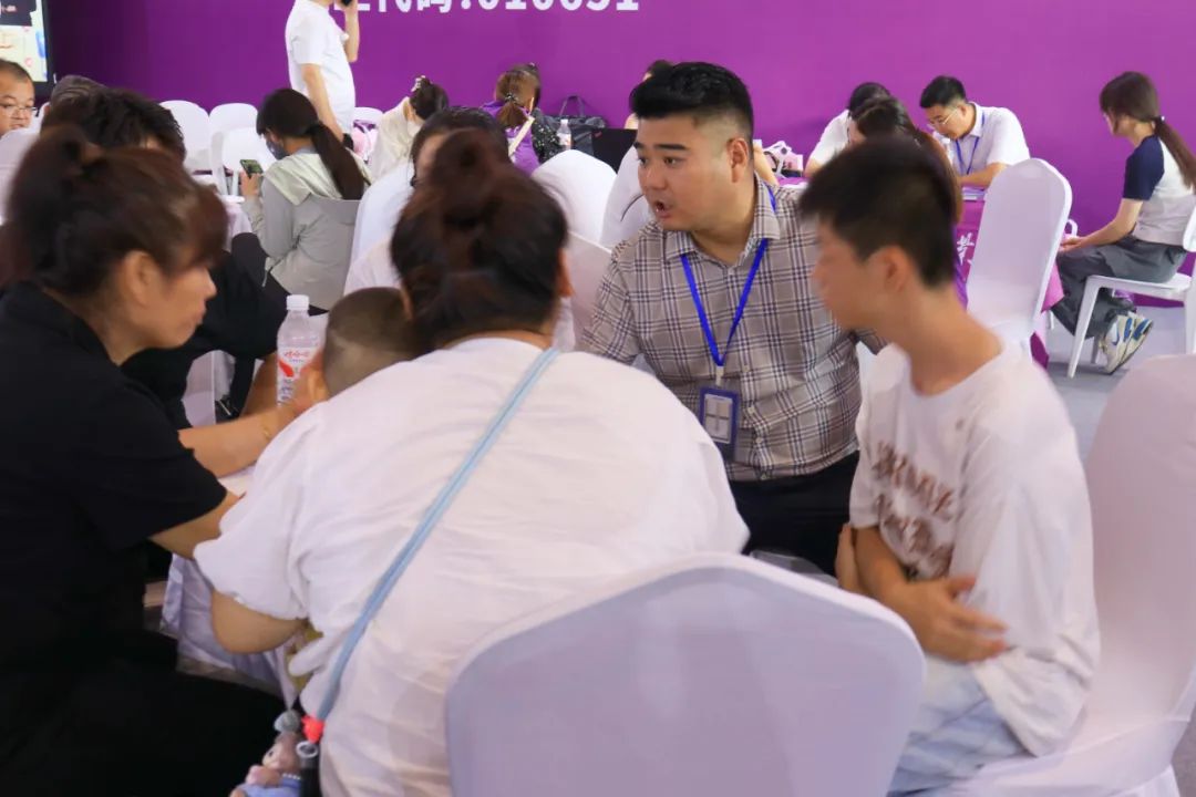 直击现场 | 西安育华职业高中2025年浐灞中招会火热进行中...