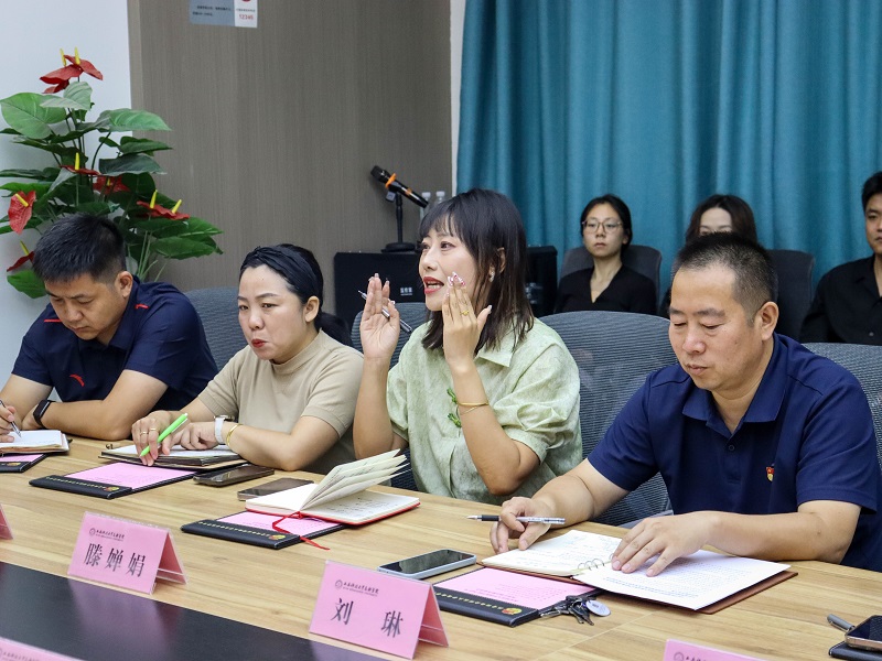 西安科技大学高新学院成功召开2025年西部计划志愿者座谈会！