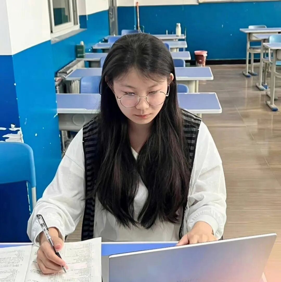 西安海棠职业学院曹燕琴：双证通关+国奖斩获！白衣逐梦绽放青春光彩