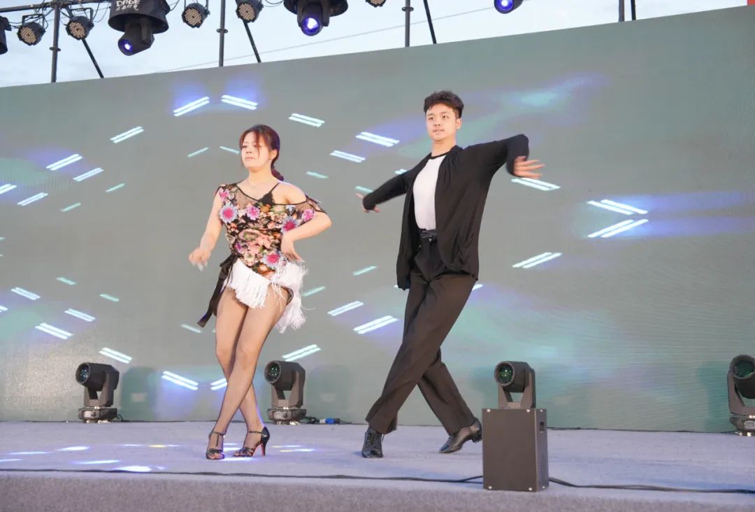 震撼！温暖！感动！青春！西安博雅艺术职业高中职教活动周展演暨2025届毕业晚会