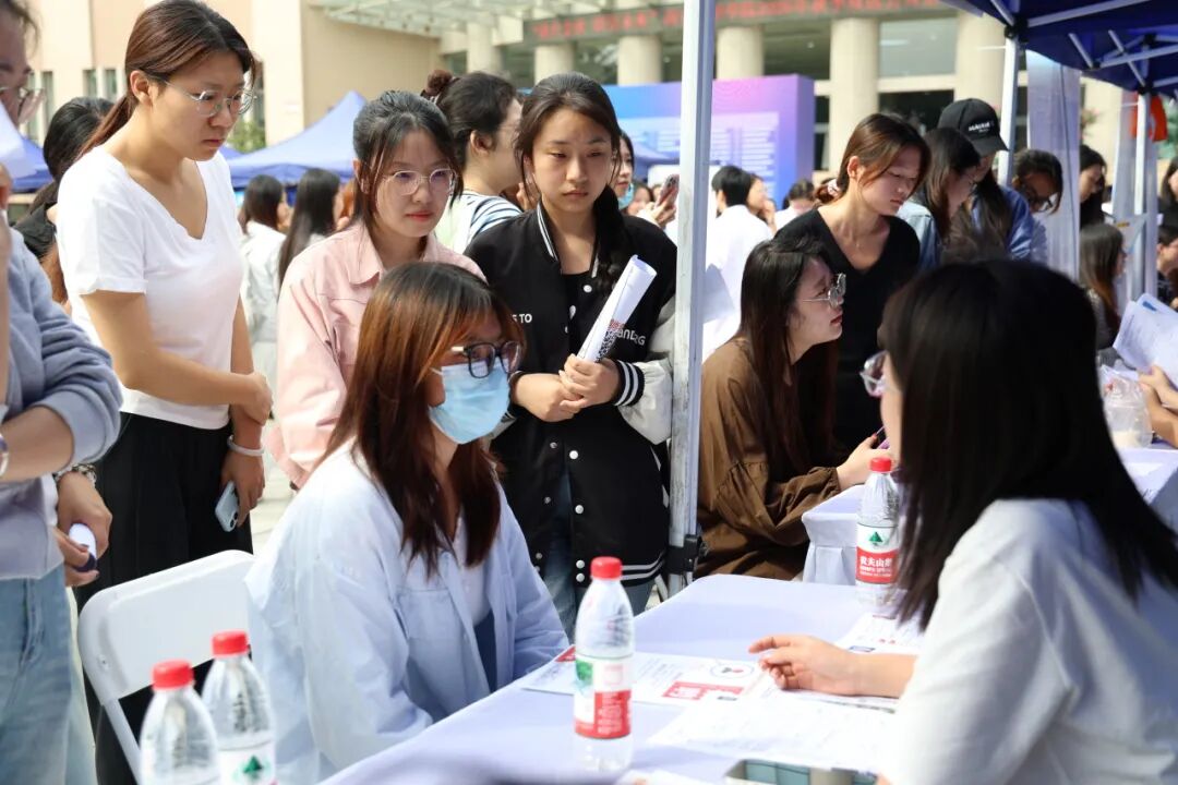 西安培华学院 2026 秋季综合双选会暨第十届 “蒲公英” 生涯体验节圆满落幕