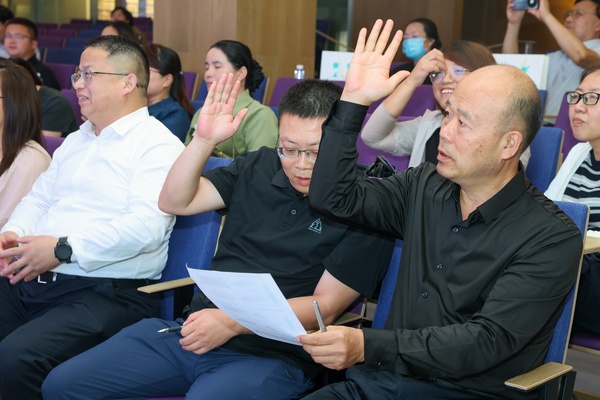 近百名中学老师走进西安欧亚学院，看大学正在怎么变、聊中学该怎么做