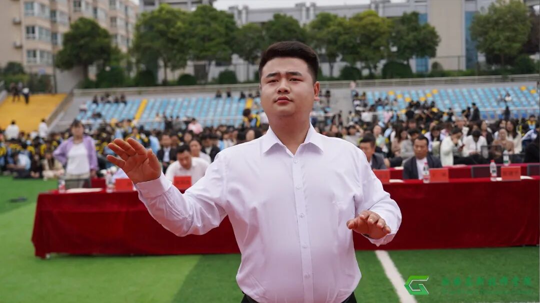 西安高新技师学院“唱响红五月 匠心筑梦行”合唱比赛暨文艺汇演圆满结束！