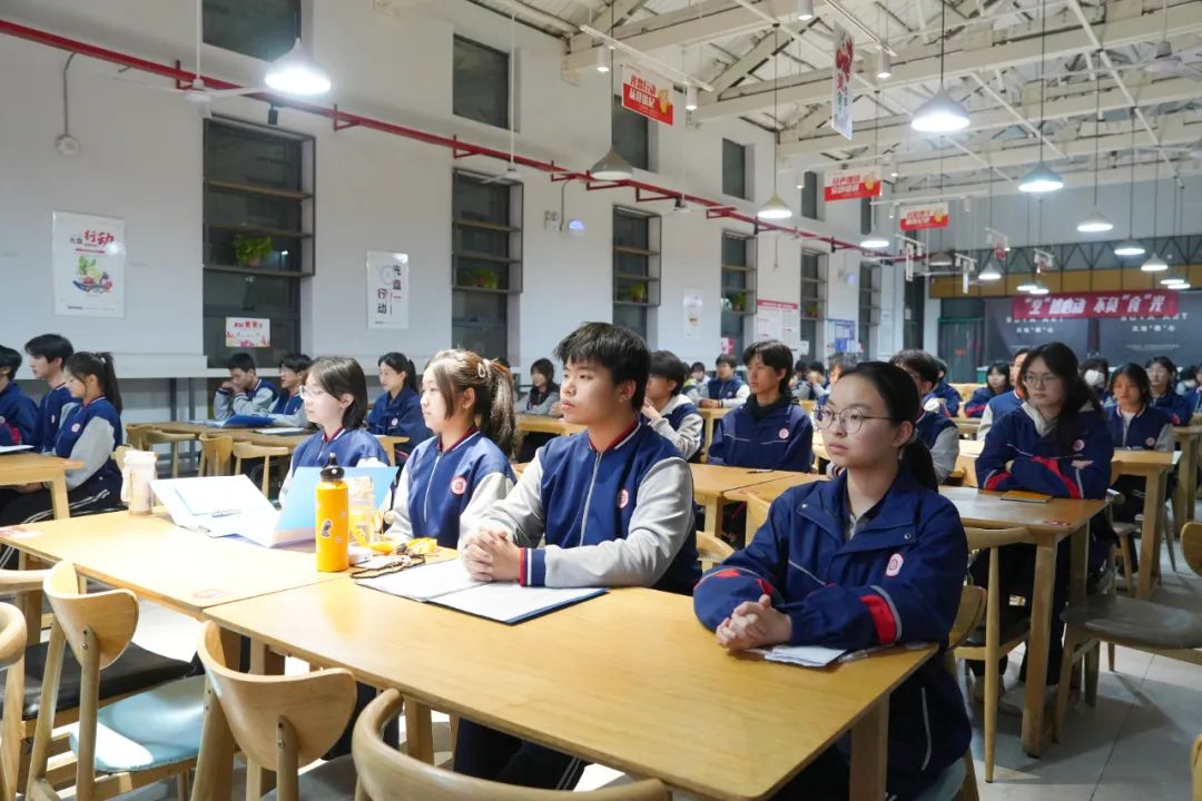 西安博雅艺术职业高中举行弘扬雷锋精神主题演讲比赛