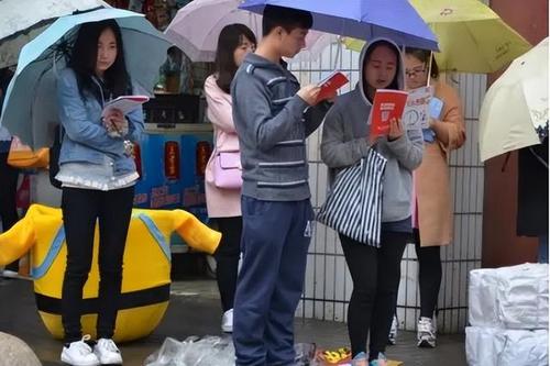 下半年公务员考试安排来了，应届生可参加多种，家有子女提前重视4.jpeg