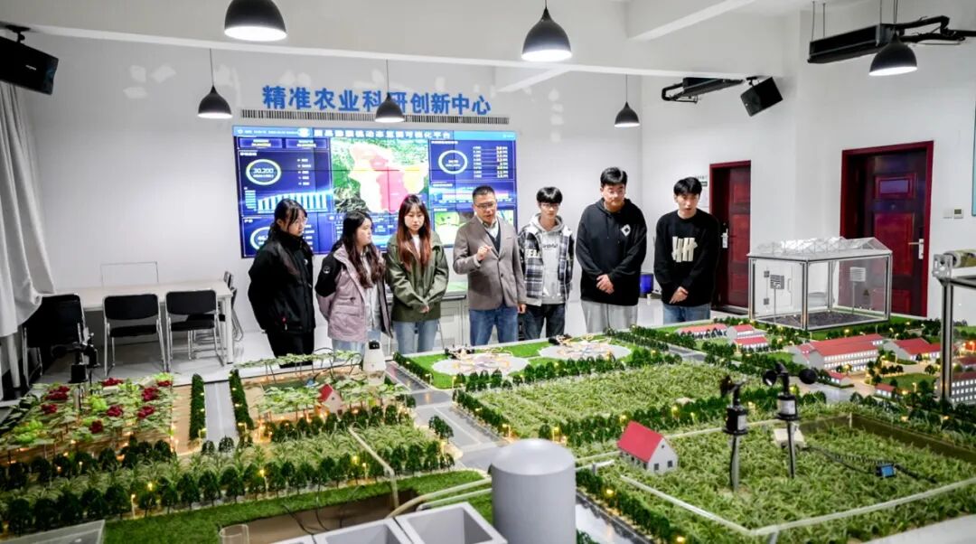 致敬劳动者 | 西京学院王祖良教授获陕西省五一劳动奖章