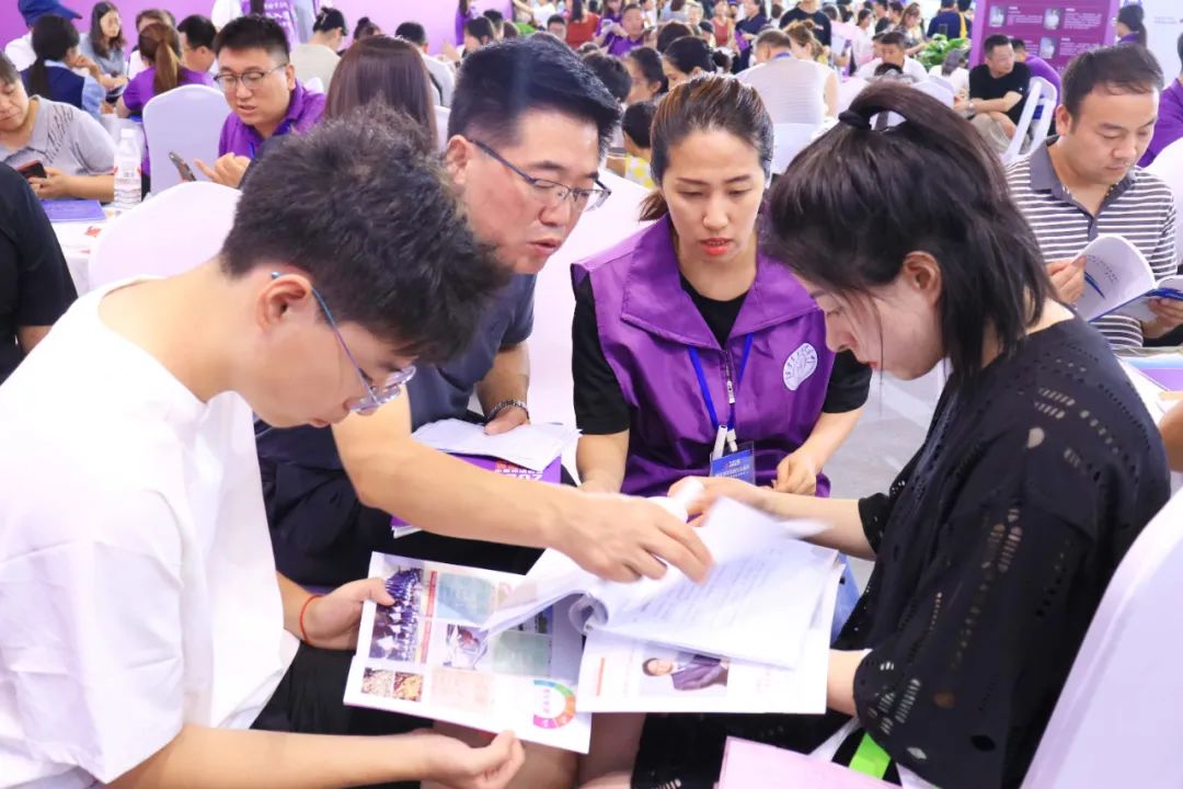 直击现场 | 西安育华职业高中2025年浐灞中招会火热进行中...