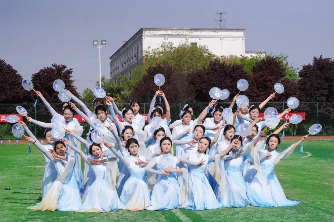 西安新高教职业高中第三届校园文化艺术节暨春季田径运动会开幕仪式！