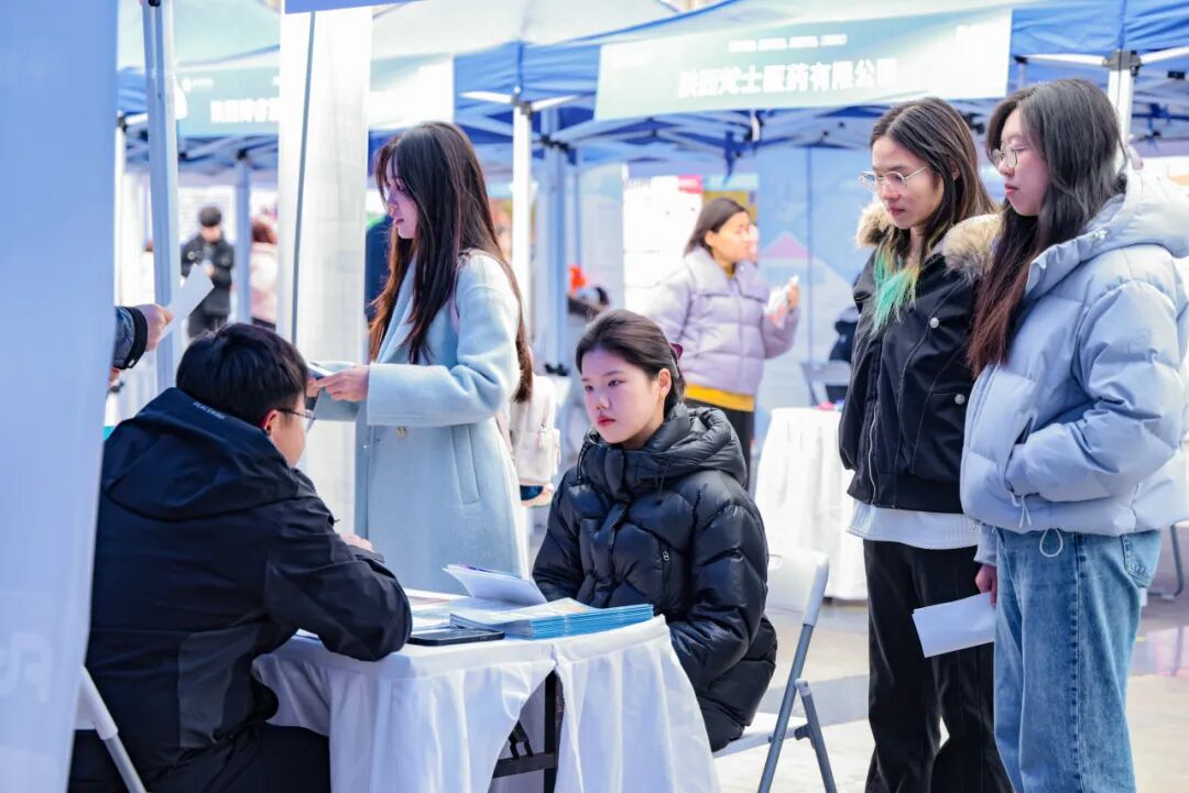 AI赋能+精准对接！西京学院为毕业生搭建高质量就业快车道