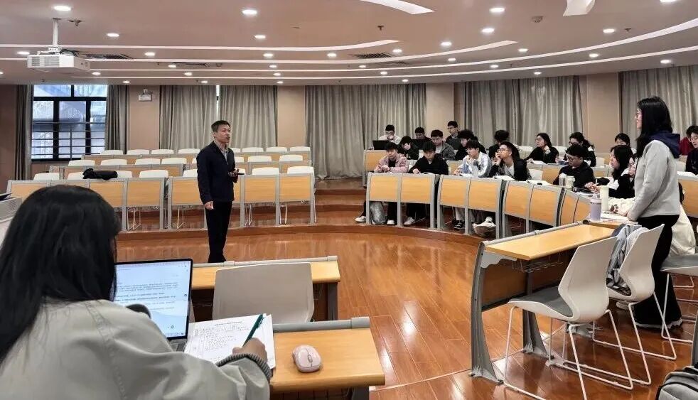 西京学院扎实开展教育教学质量提升月活动