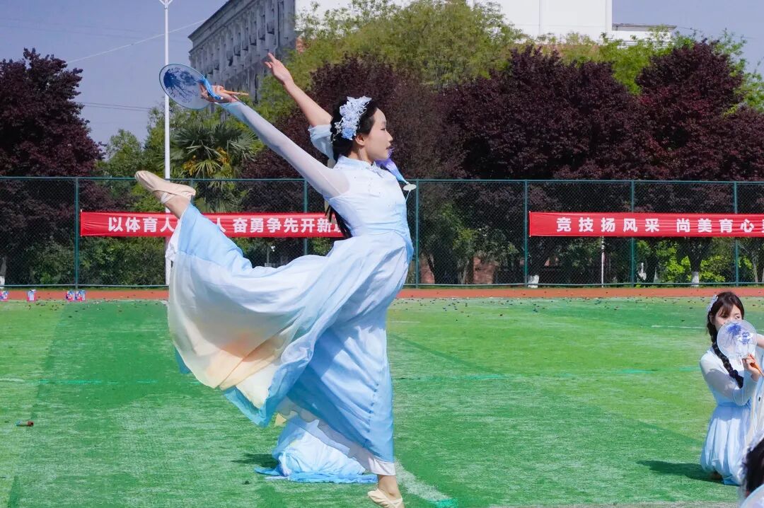 西安新高教职业高中第三届校园文化艺术节暨春季田径运动会开幕仪式！