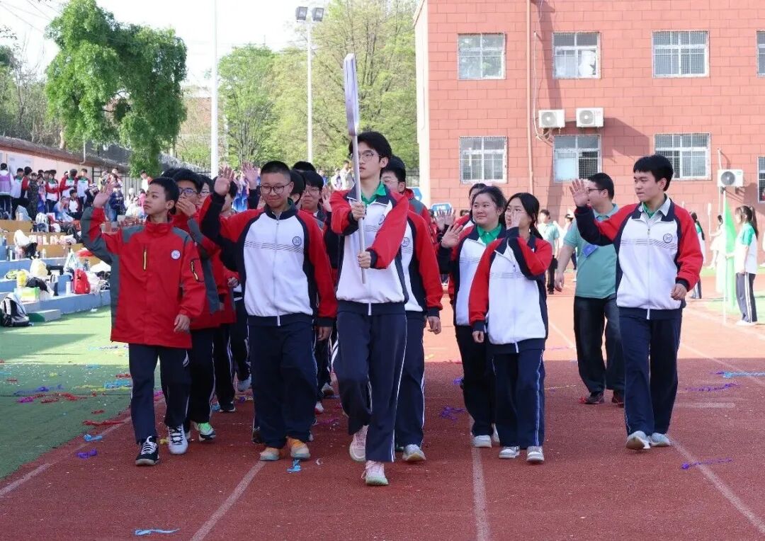 西安新高教职业高中第三届校园文化艺术节暨春季田径运动会开幕仪式！