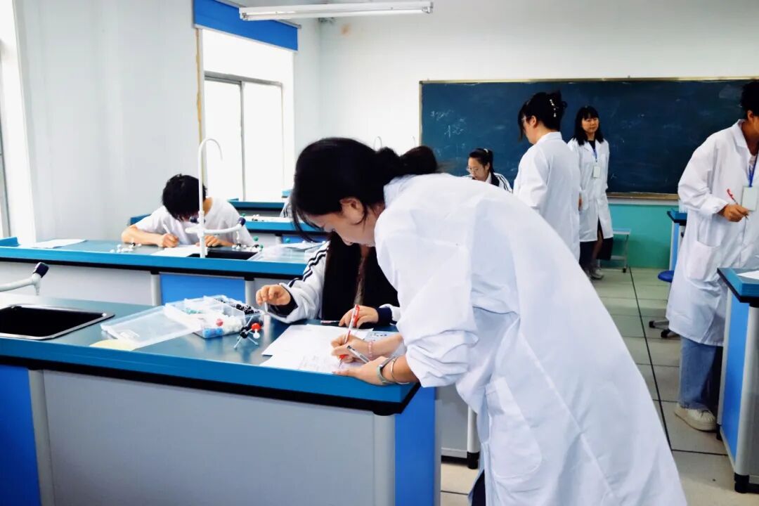 实操砺真知 笃行促成长|西安东方职业高级中学2026年理化生实验操作考试顺利落幕