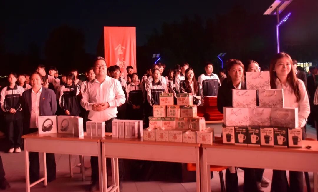 西安轨道交通技工学校2026迎新晚会暨学生表彰大会圆满落幕！