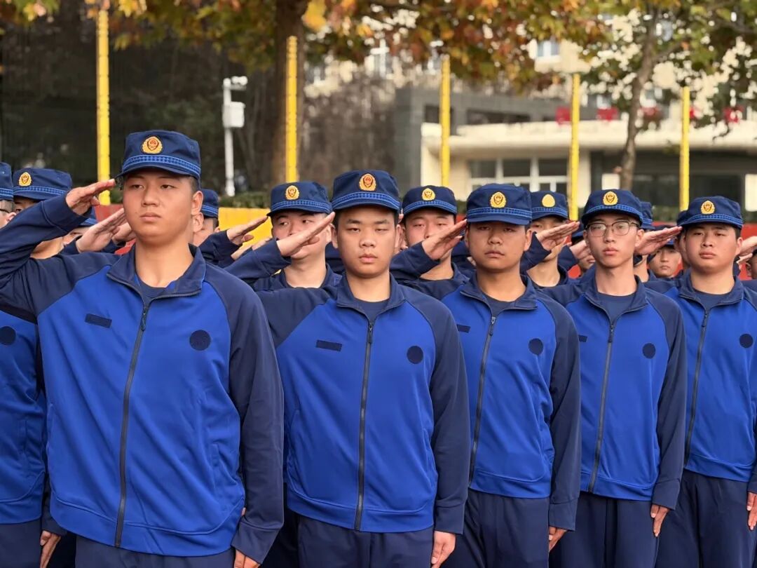 解锁火焰蓝日常！融媒体学子镜头下的西安海棠职业学院消防救援班