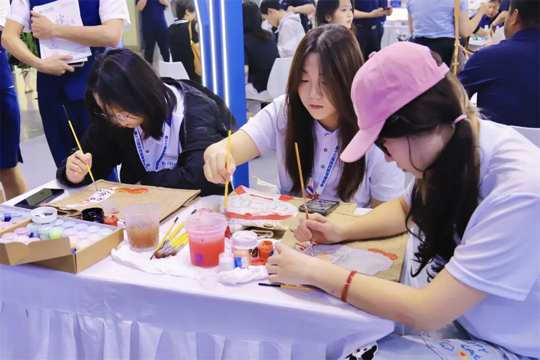 西安翻译学院闪耀第十三届陕西教育博览会