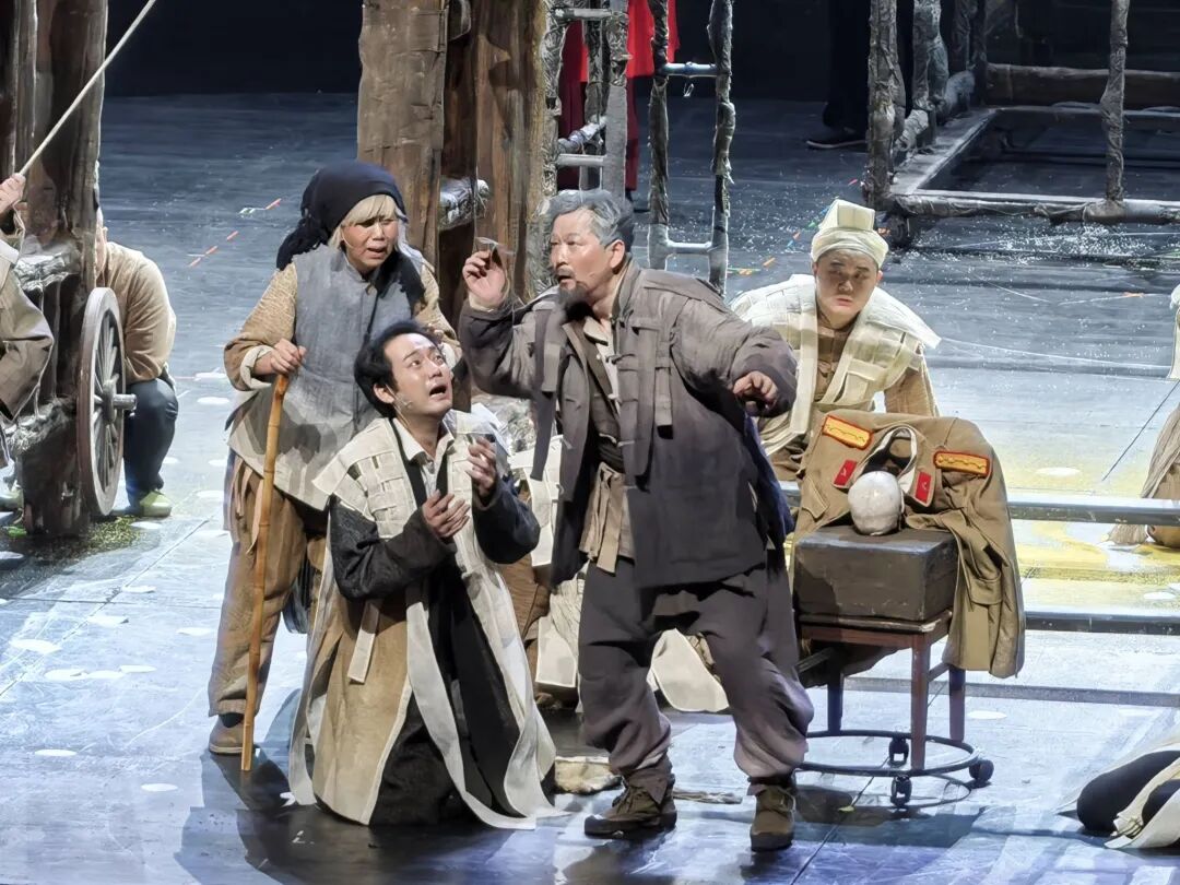 西安翻译学院表演专业毕业生参演话剧《生命册》获“文华大奖”