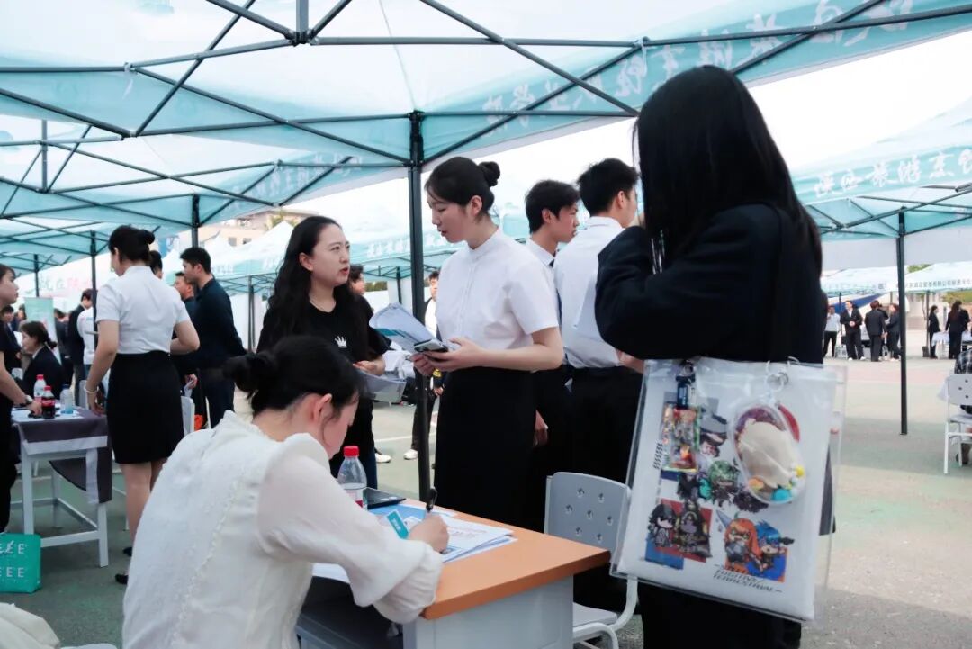 陕西旅游烹饪职业学院2026届高校毕业生“春季促就业攻坚行动”暨校园大型招聘双选会正式开幕
