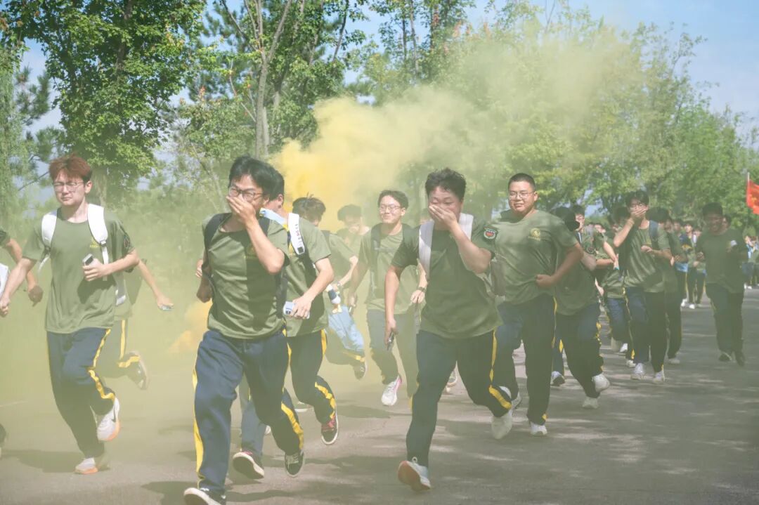 晨光励行 当“燃”青春丨16公里！西安明德理工学院学子步履淬成长！