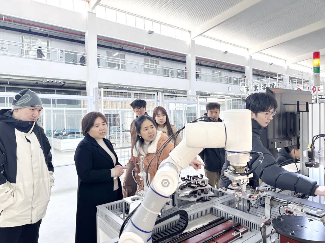 智创未来｜西京学院机器人创新实验室正式启用为推进产教融合实现智慧力量