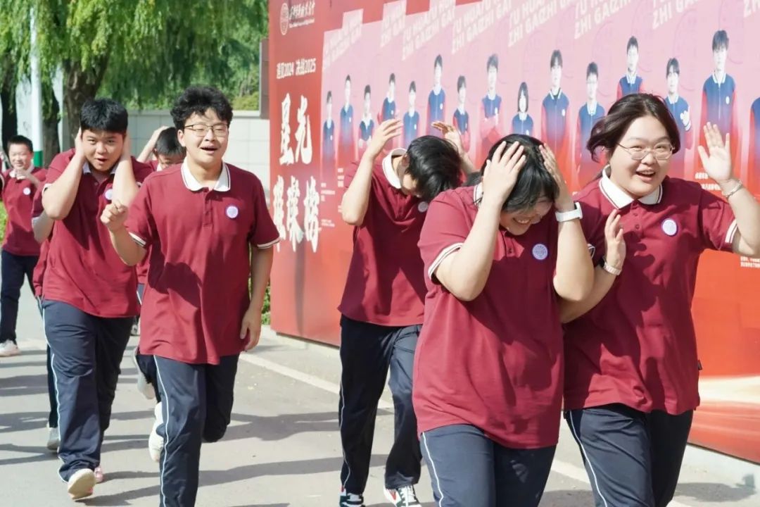 西安育华职业高中2025年防震消防安全演练：筑牢生命防线，守护你我安全