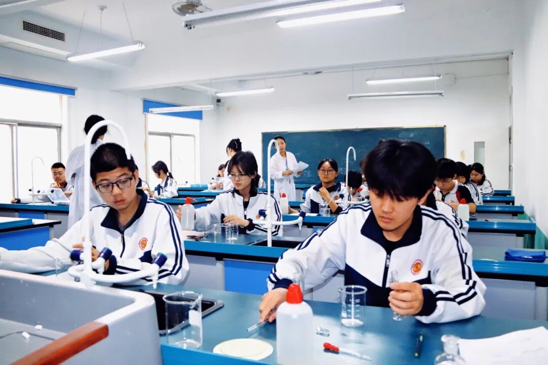 实操砺真知 笃行促成长|西安东方职业高级中学2026年理化生实验操作考试顺利落幕
