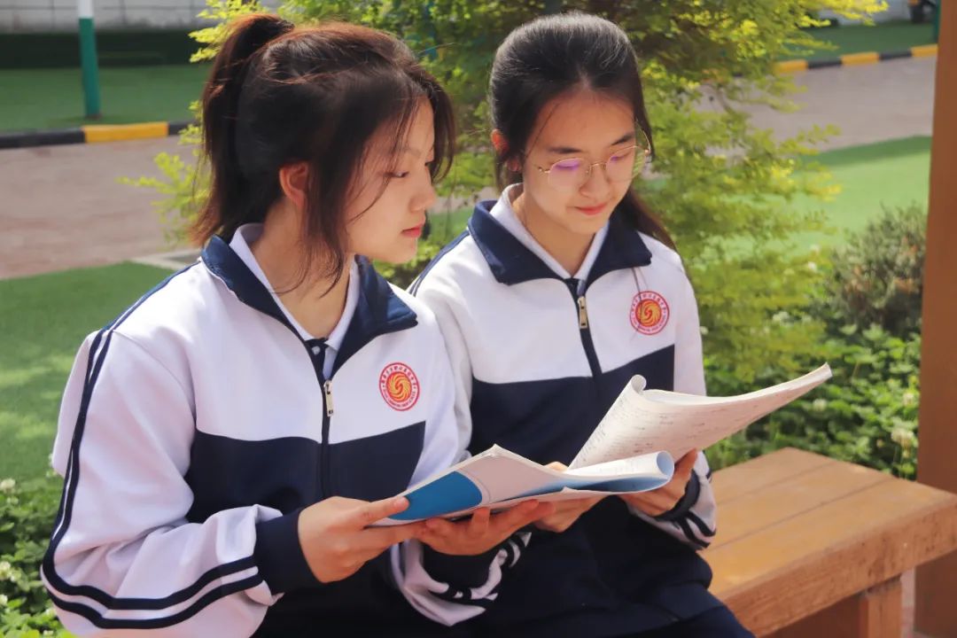 最美人间四"阅"天！"世界读书日"里的西安东方职业高级中学