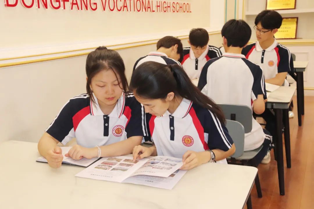 最美人间四"阅"天！"世界读书日"里的西安东方职业高级中学