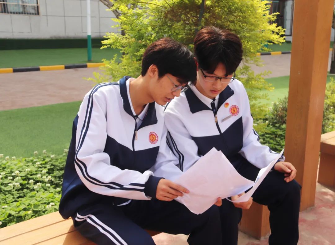 最美人间四"阅"天！"世界读书日"里的西安东方职业高级中学