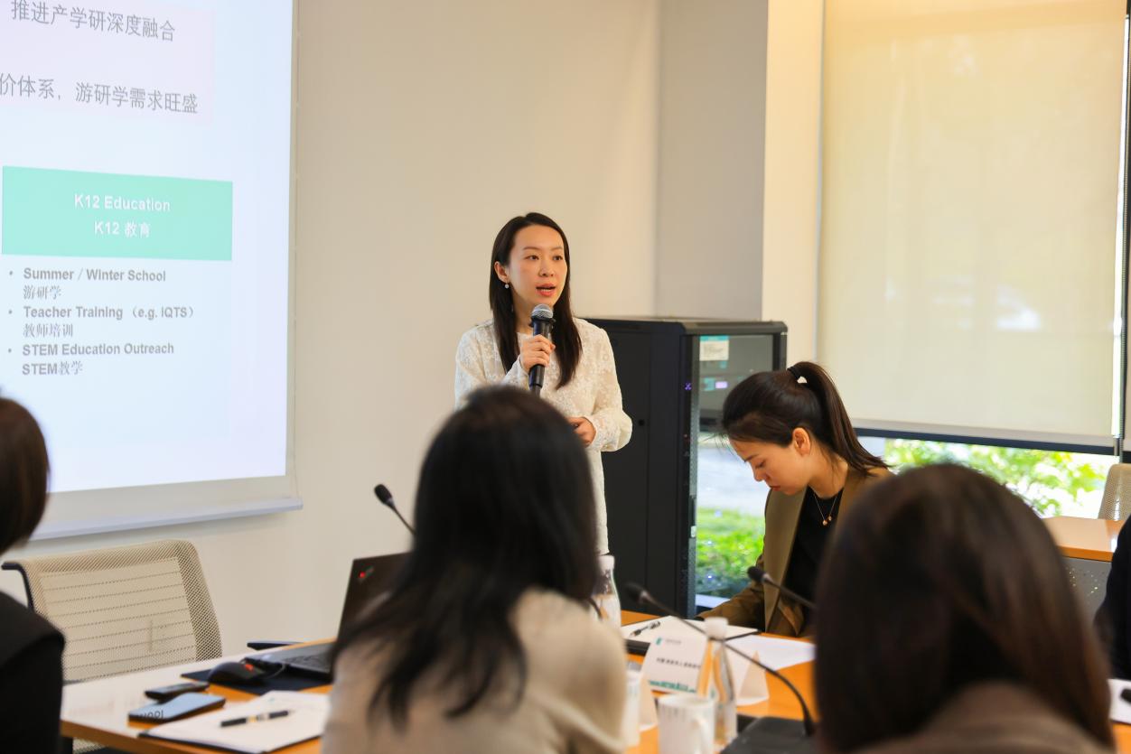 英国驻华大使馆公使衔参赞墨泰·穆迪一行来访西安欧亚学院