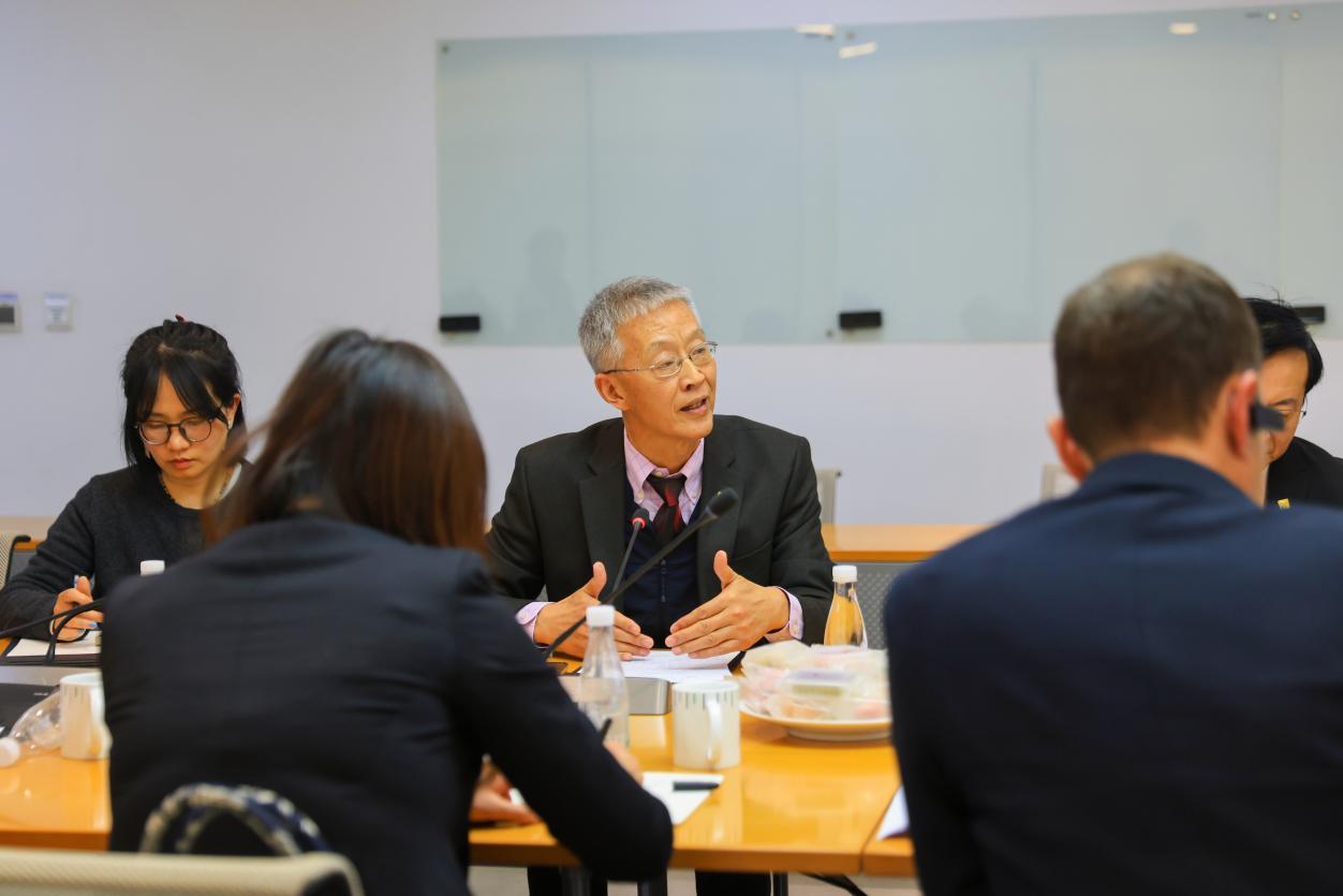 英国驻华大使馆公使衔参赞墨泰·穆迪一行来访西安欧亚学院