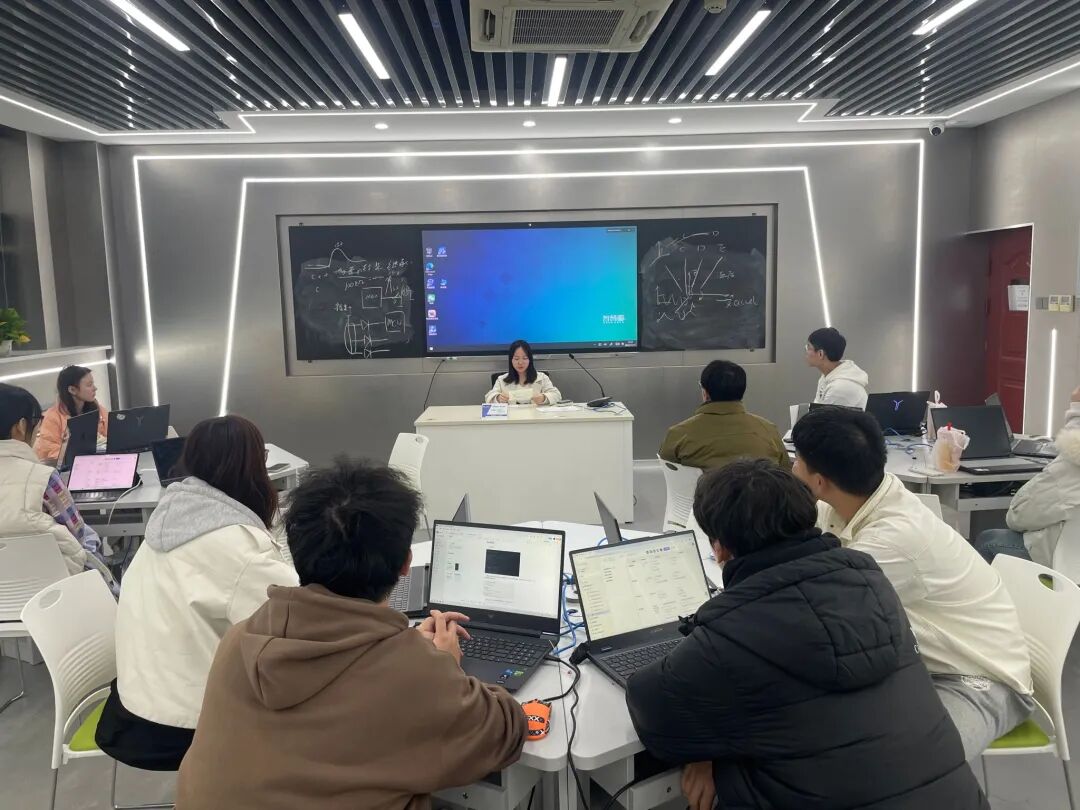 全国冠军！西安翻译学院学子在“1024开发者大赛”斩获佳绩