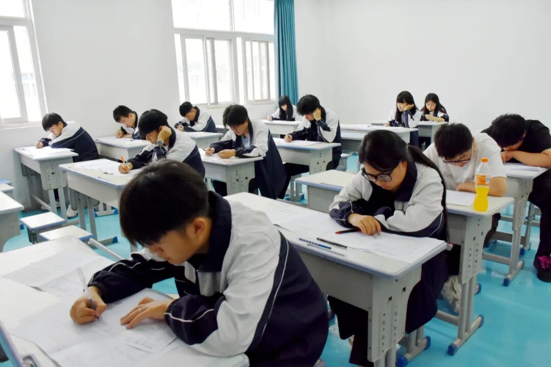 西安轨道交通技工学校开展职教单招文化课校内摸底测试