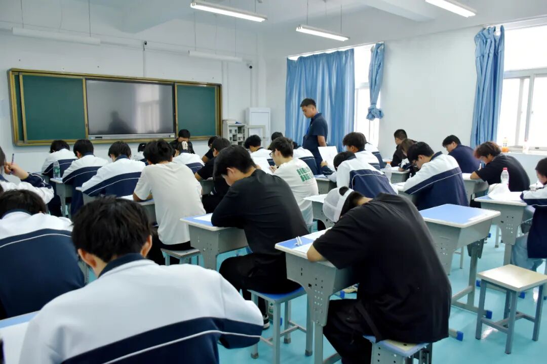 西安轨道交通技工学校开展职教单招文化课校内摸底测试