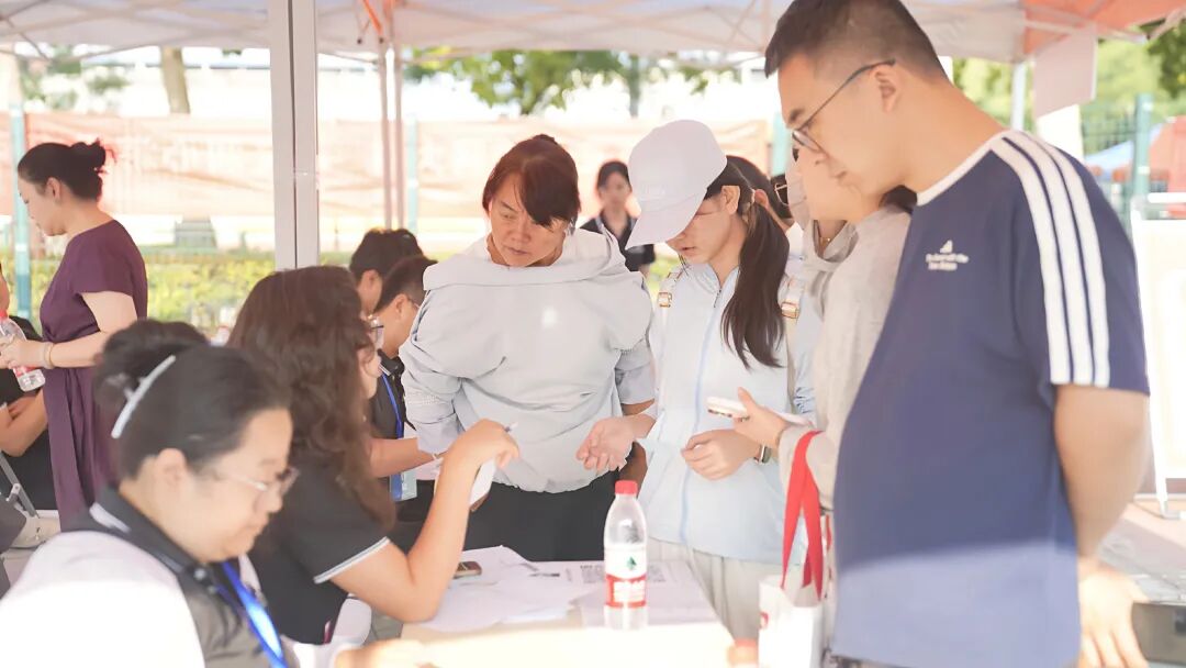 “新”光熠熠｜多图直击西安城市建设职业学院2026级新生报到现场！