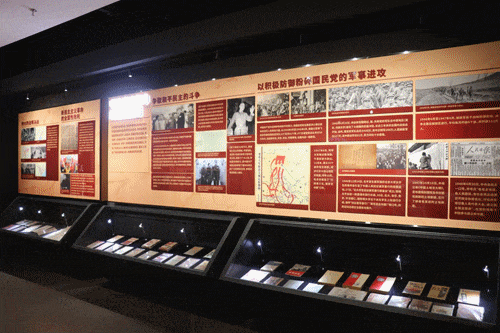 西安东方职业高级中学走进红旗书屋西北中心观摩交流