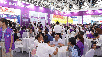 直击现场 | 西安育华职业高中2025年浐灞中招会火热进行中...