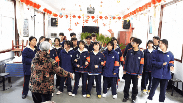 西安新高教职业高中“学雷锋，献爱心”活动！