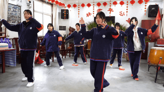 西安新高教职业高中“学雷锋，献爱心”活动！